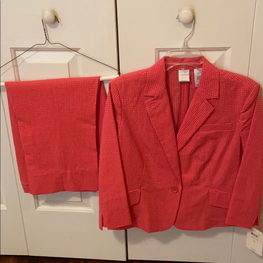 Capri Pantsuit, Jacket size 14P, Pants size 12P